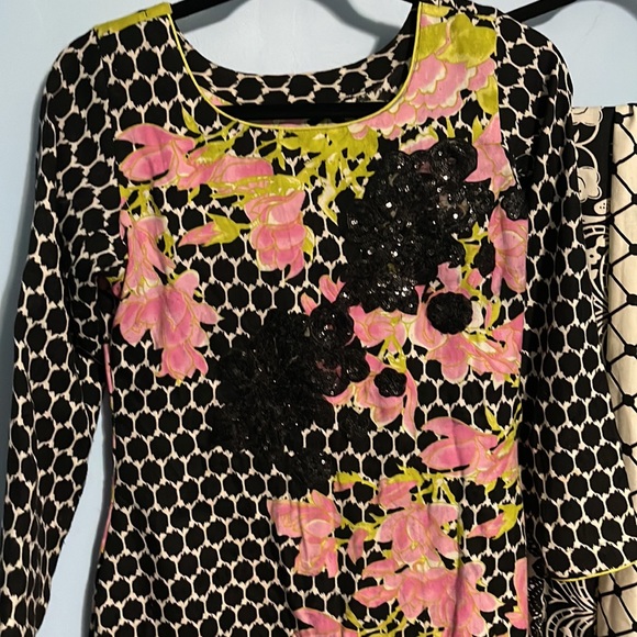 Embroidered two piece dress - Picture 3 of 6